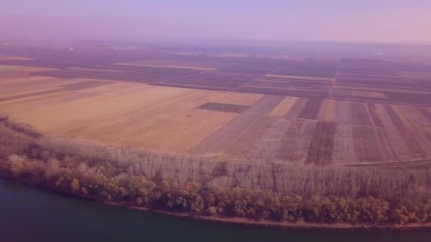 Vol Lent Drone Dessus Rivière Bleue Des Terres Agricoles Rivière — Video