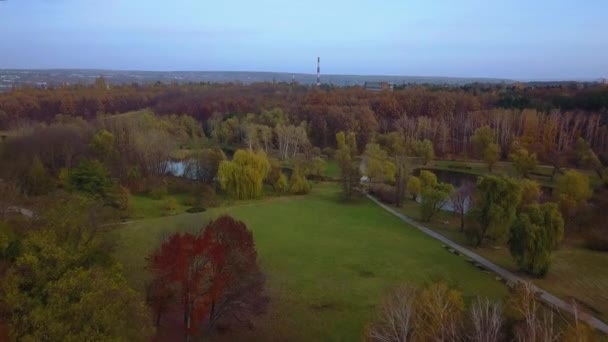 Een Vlucht Herfst Park Van Stad Kishinev Moldavië — Stockvideo