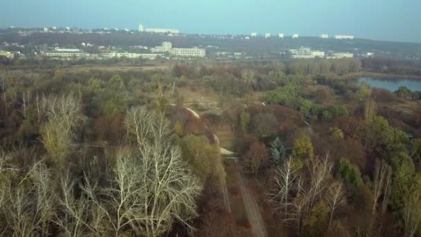 Sonbahar Park Şehrin Üzerinde Bir Uçuş Kişinev Moldova — Stok video