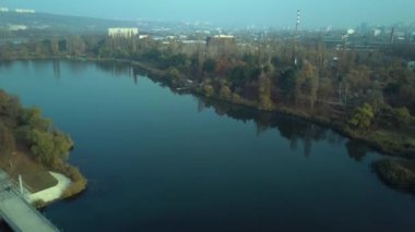 Echo Park Lake, Kişinev, Moldova Cumhuriyeti Hava görüntüleri. Göl ve smille Köprüsü'nün görünümü.