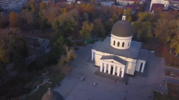 Flight over the cathedral 4k. — Stock Video