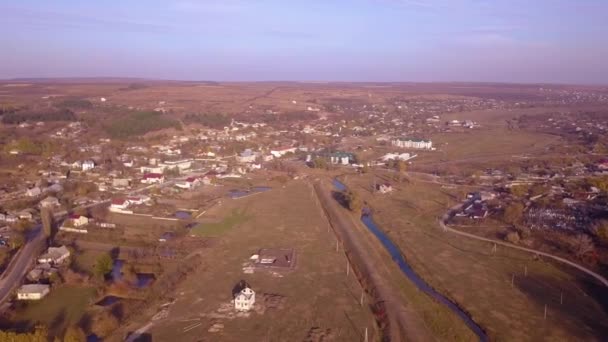 Kameraflug Über Kleines Dorf Und Kleinen Fluss Republik Moldau Europa — Stockvideo