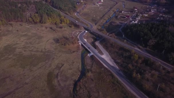 Flug Aus Der Luft Über Die Autobahn Straßenfahrzeuge Täglicher Verkehr — Stockvideo