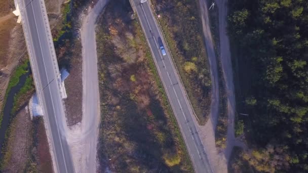 Natur Flug Über Die Autobahn Waldnähe Straßenkreuzung Bahnnähe Aus Der — Stockvideo