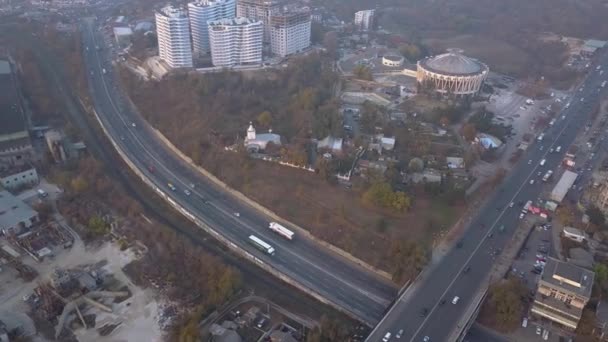 Voo Helicóptero Sobre Estrada Cidade Kisinev Jardim Anel Trânsito Rodoviário — Vídeo de Stock