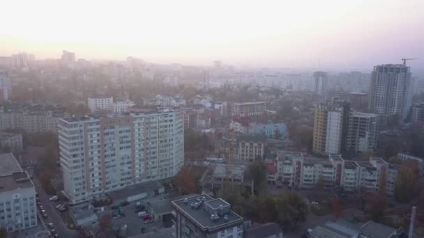 Vista Aérea Nuevos Edificios Calle Atardecer Kishinev Moldavia — Vídeo de stock