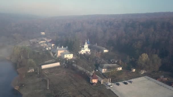 Flygfoto Över Kristna Kloster Omges Skog Och Täckt Dimma Thiganesty — Stockvideo