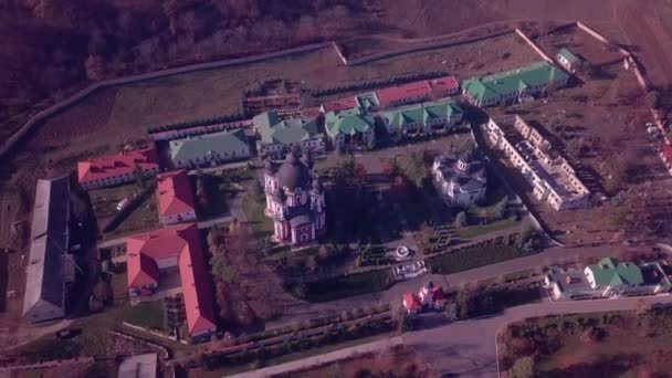 飛行上キリスト教教会のドームや修道院 Kurki キリスト教の修道院 モルドバ共和国 — ストック動画
