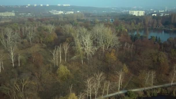 Images aériennes au-dessus du lac Echo Park, Kishinev, République de Moldavie .