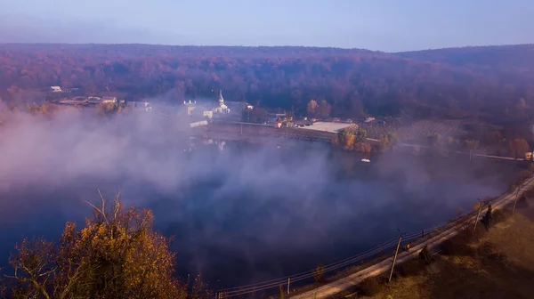 Havadan Görünümü Göl Sis Thiganeshty Manastırda Sonbahar Manzara Moldova — Stok fotoğraf