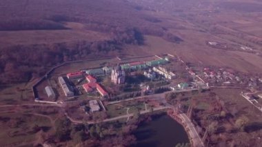 Uçuş üzerinde Hıristiyan kilise kubbe veya Manastırı. Kurki Hıristiyan manastır. Moldova Cumhuriyeti.