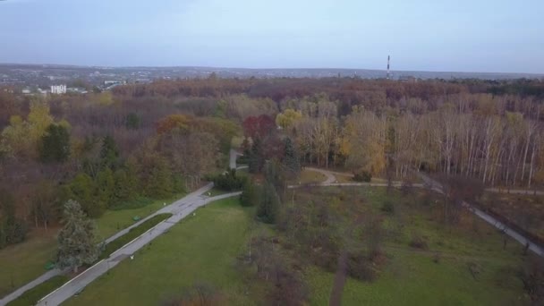 Sonbahar Park Şehrin Üzerinde Bir Uçuş Kişinev Moldova — Stok video