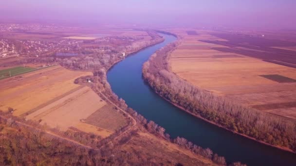 Långsam Drone Flygning Över Blå Floden Och Jordbruksmark Floden Dnjestr — Stockvideo