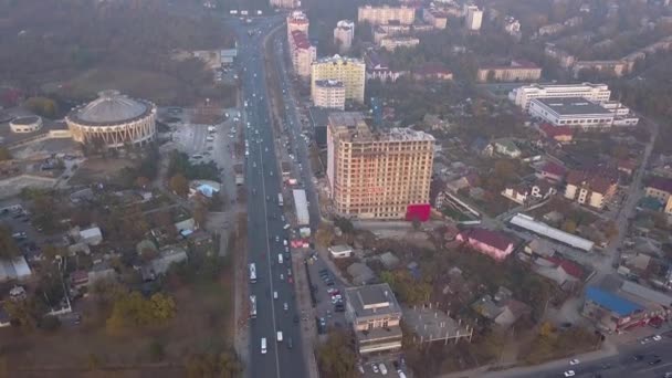Voo Helicóptero Sobre Estrada Cidade Kisinev Jardim Anel Trânsito Rodoviário — Vídeo de Stock