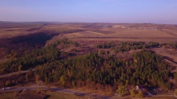 Flug Aus Der Luft Über Die Autobahn Straßenfahrzeuge Täglicher Verkehr — Stockvideo