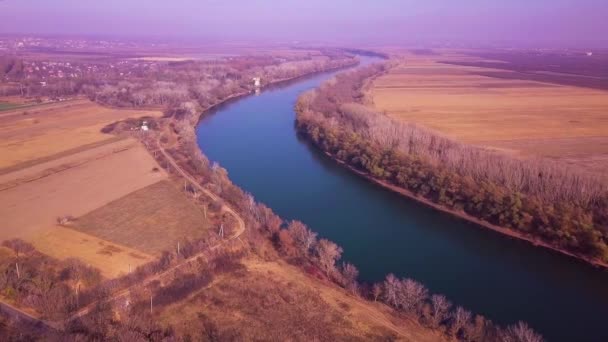 Långsam Drone Flygning Över Blå Floden Och Jordbruksmark Floden Dnjestr — Stockvideo