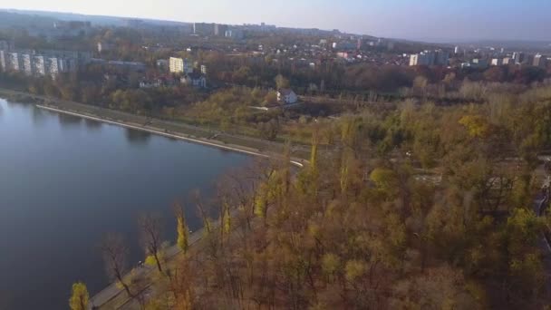 Letecký Pohled Krásný Park Jezerem Letecký Pohled Park Kišiněvě Let — Stock video