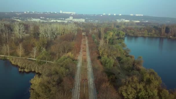 Luchtfoto Beeldmateriaal Echo Park Lake Kishinev Republiek Van Moldova — Stockvideo