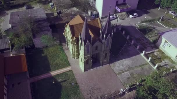 Una Pequeña Ciudad Europea Con Una Iglesia Centro Orhey República — Vídeo de stock