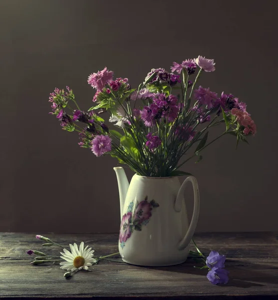 Natureza morta com flores de cravo — Fotografia de Stock