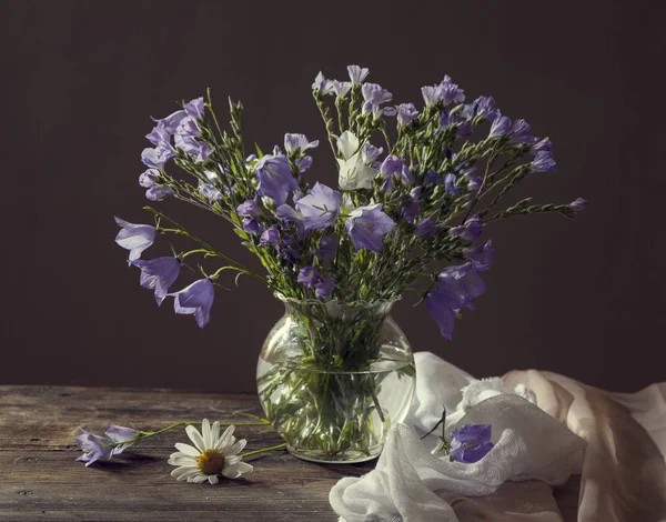 Güzel çan şeklinde çiçek buketi