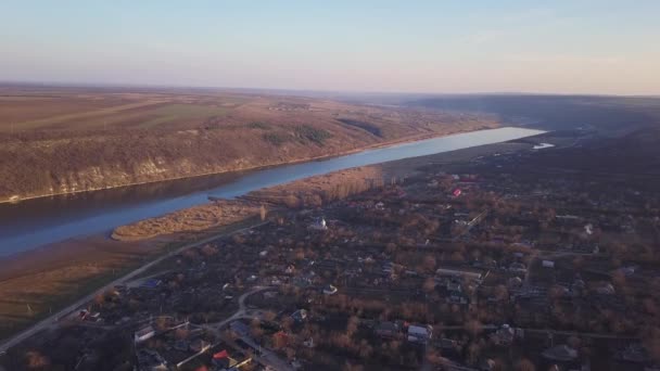 Flygfoto Över Floden Och Liten Vid Solnedgången Dnjestr Floden Moldavien — Stockvideo