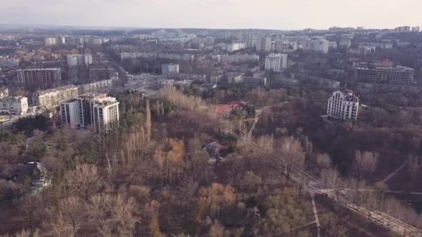 Luftaufnahme Einer Drohne Die Tagsüber Über Über Der Stadt Mit — Stockvideo