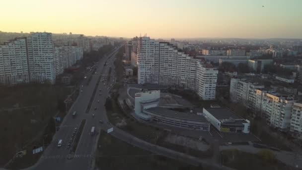 Flygfoto Över Drone Flyger Över Staden Vid Solnedgången Kishinev Republiken — Stockvideo