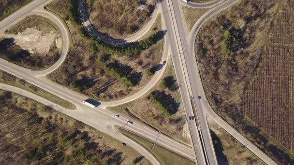 Bovenuitkijkend Zicht Vanuit Lucht Kruispunt Van Wegverkeer Drone Schot Vliegen — Stockvideo