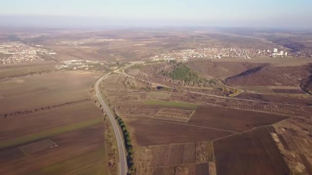 Vista Aérea Carretera Suburbana Entre Campos República Moldova — Vídeos de Stock