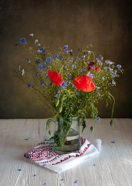 Fiori di campo e papavero — Foto Stock