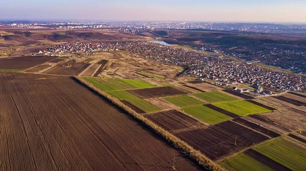 Vuelo Aéreo Con Drones Sobre Una Comunidad Suburbana Soleado Día — Foto de Stock