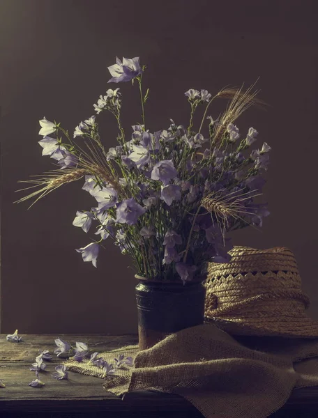 Hermoso ramo de flores en forma de campana —  Fotos de Stock