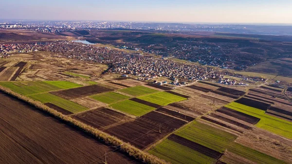 Vuelo Aéreo Con Drones Sobre Una Comunidad Suburbana Soleado Día — Foto de Stock