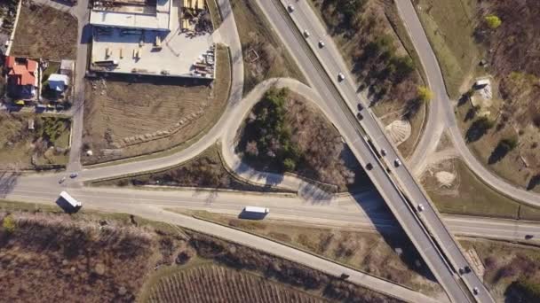 Bovenuitkijkend Zicht Vanuit Lucht Kruispunt Van Wegverkeer Drone Schot Vliegen — Stockvideo