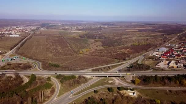Luftaufnahme Von Oben Nach Unten Vom Kreuzungsverkehr Drohnenschüsse Flogen Über — Stockvideo