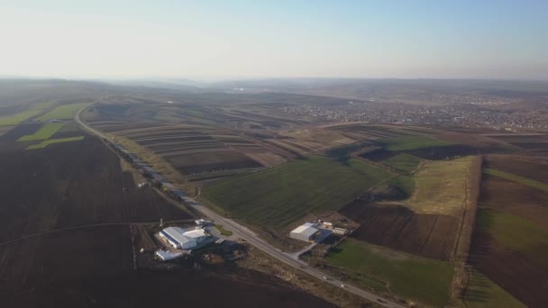 Luftaufnahme Einer Vorortstraße Zwischen Feldern Und Mini Fabrik Republik Moldau — Stockvideo