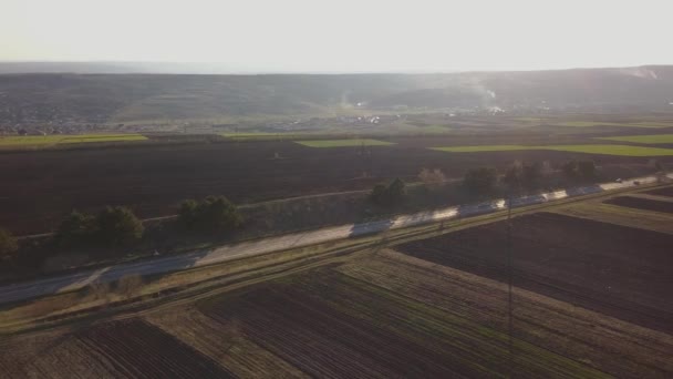 Vista Aérea Carretera Suburbana Entre Campos República Moldova — Vídeos de Stock