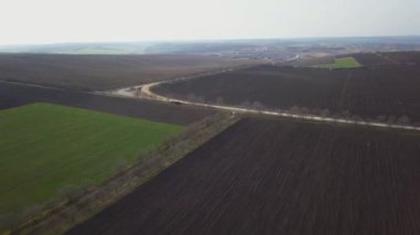 Kuş bakışı alanlar ve tarımsal parsel. Moldova Cumhuriyeti. Havadan izleme.