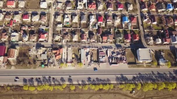 Vuelo Aéreo Con Drones Sobre Una Comunidad Suburbana Soleado Día — Vídeo de stock