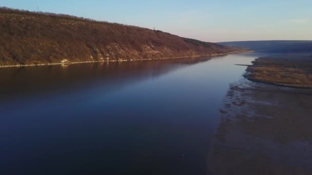 Eau de surface bleue de rivière — Video