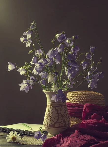 Hermoso ramo de flores en forma de campana —  Fotos de Stock