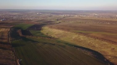 Kuş bakışı alanlar ve tarımsal parsel. Moldova Cumhuriyeti. Havadan izleme.