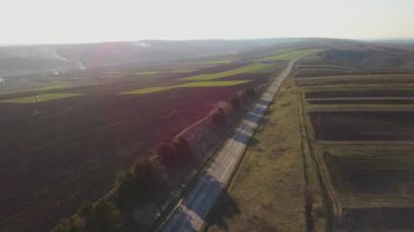 Havadan görünümü banliyö yol alanlar arasında. Moldova Cumhuriyeti.
