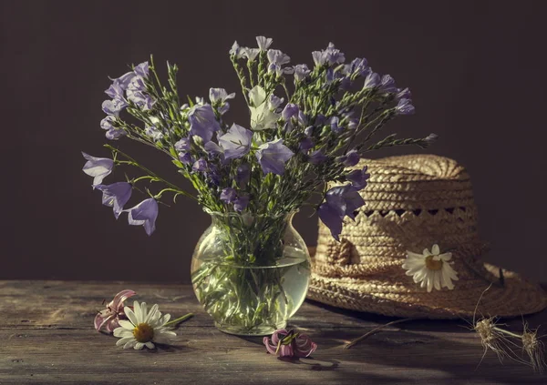 Belle cloche en forme de bouquet de fleurs — Photo