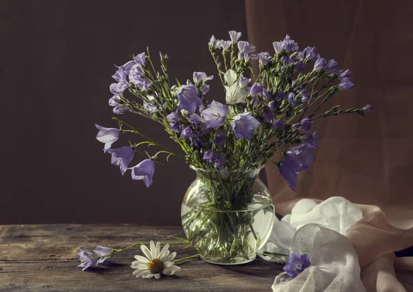 Beautiful bell shaped flowers bouquet — Stock Photo, Image