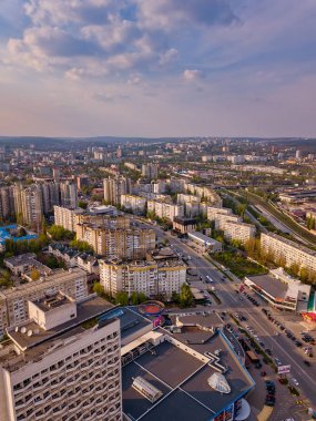 Kishinev şehrinin havadan drone görünümü