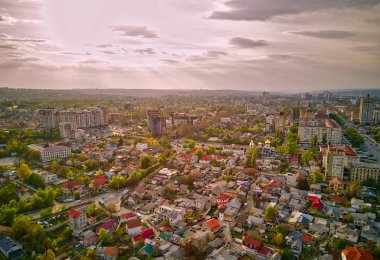 Kishinev şehrinin havadan drone görünümü