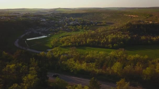 Natura Lot Nad Autostradą Pobliżu Lasu Czas Wiosny — Wideo stockowe