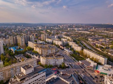 Kishinev şehrinin havadan drone görünümü